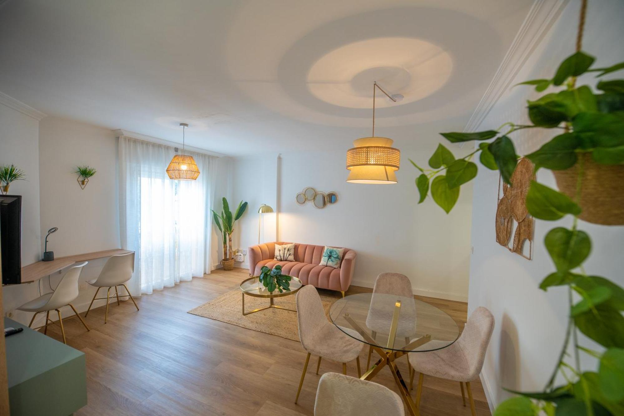 Prensa & Nice Courtyard By Ele Apartments مالقة المظهر الخارجي الصورة